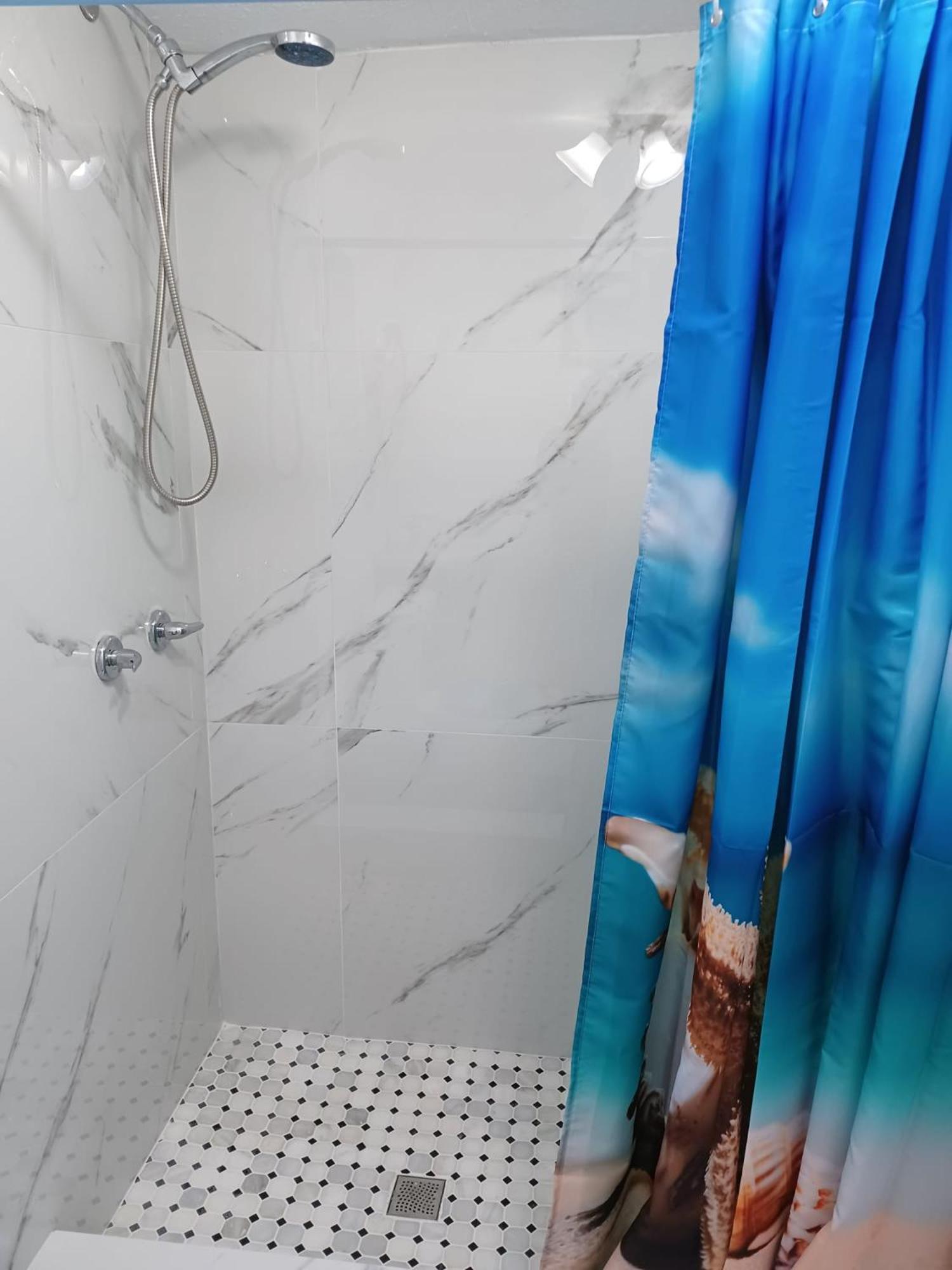 B5 Best Value On Private Bedroom With Private Bathroom In Little Havana, Miami Buitenkant foto